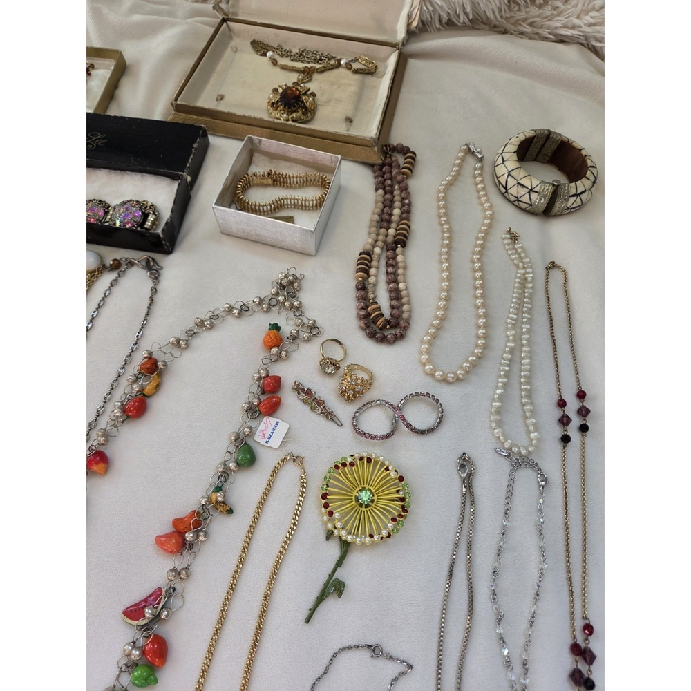 huge vintage estate jewelry lot - Picture 4 of 15